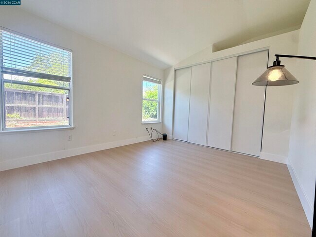 Building Photo - 1746 Highland Cir