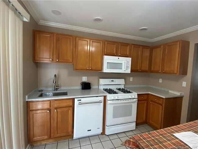 Building Photo - 11 Mannions Ln