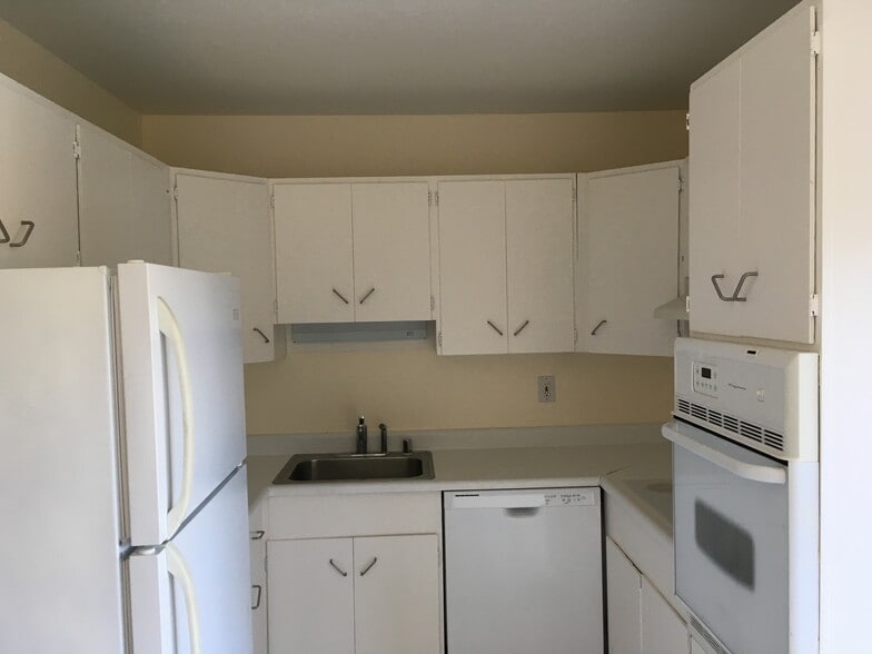 kitchen - 5428 Van Fleet Avenue