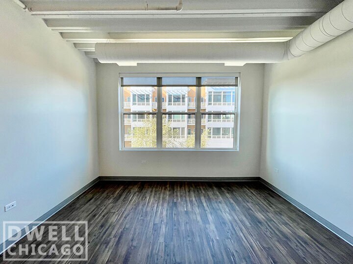 Building Photo - 951 W Dakin St