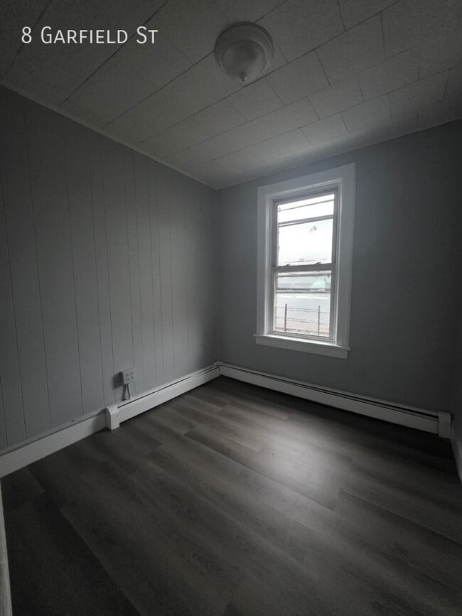 Building Photo - 8 Garfield St