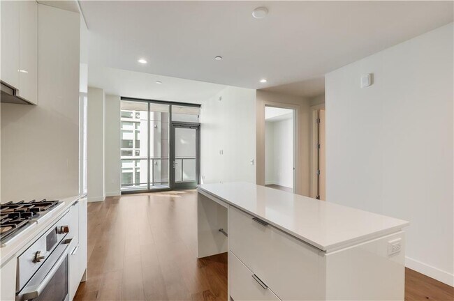 Building Photo - 44 East Ave