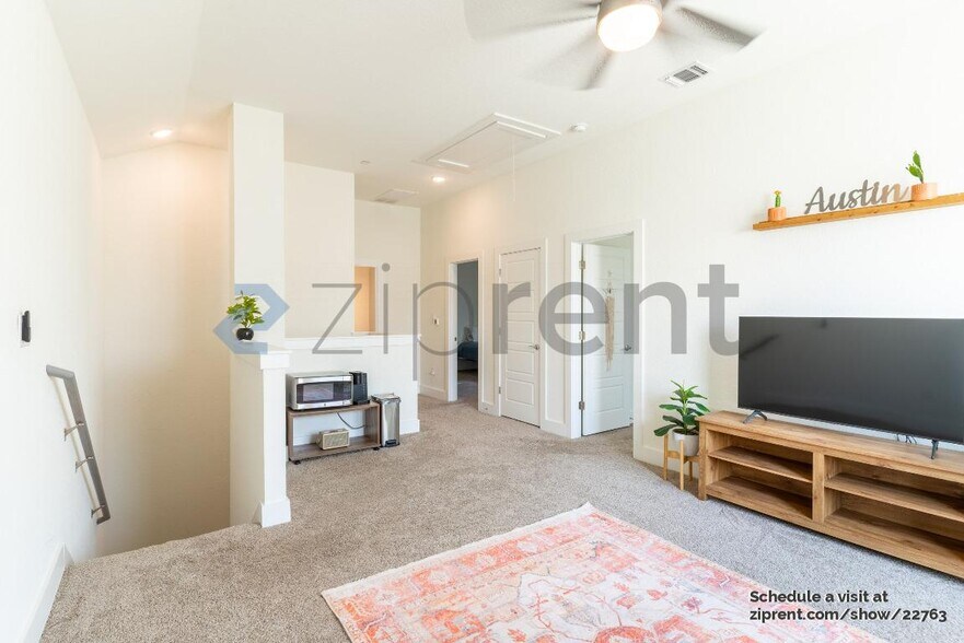 Building Photo - Unit