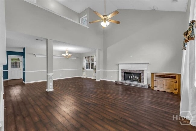 Building Photo - 138 Penn Station