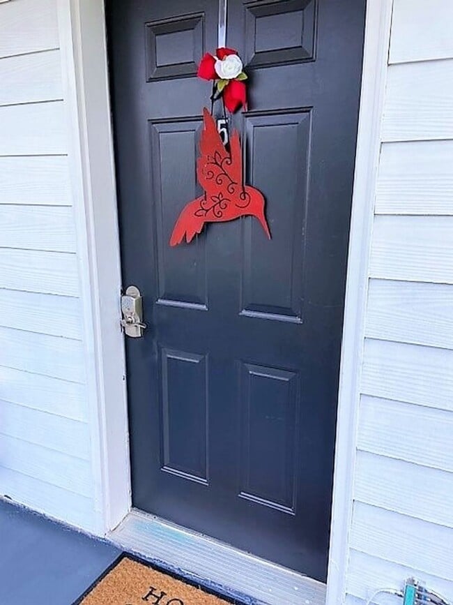 Building Photo - Studio Apartment in Hollister