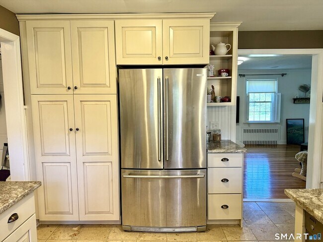 Building Photo - 330 Ridge Rd