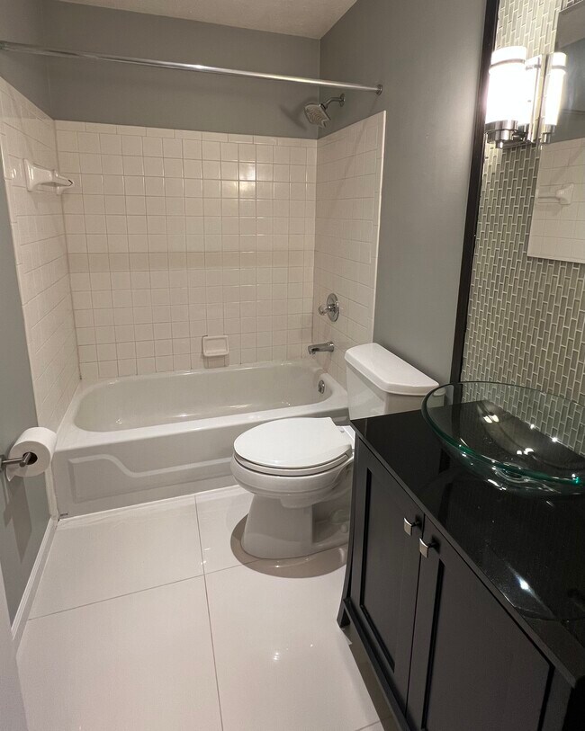 Building Photo - 8859 Eagleview Dr