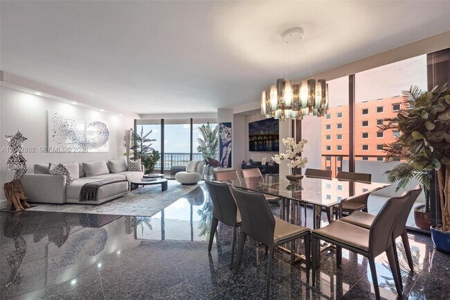 Building Photo - 1581 Brickell Ave