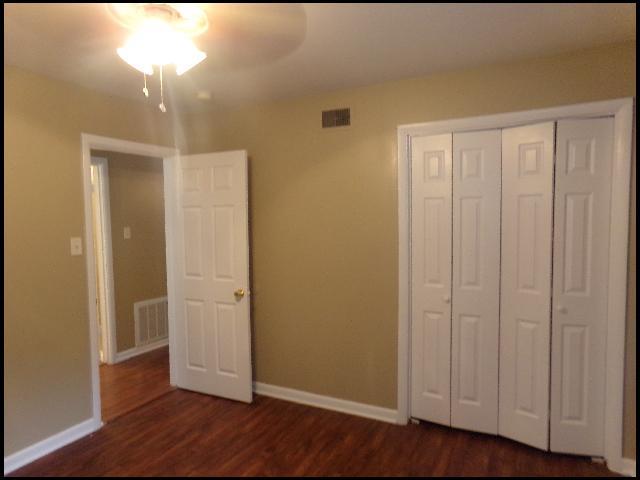 Building Photo - 13 Point O Woods Dr