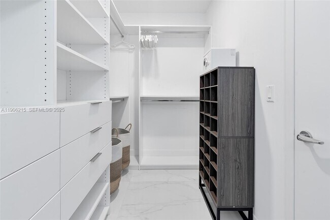 Building Photo - 16901 Collins Ave