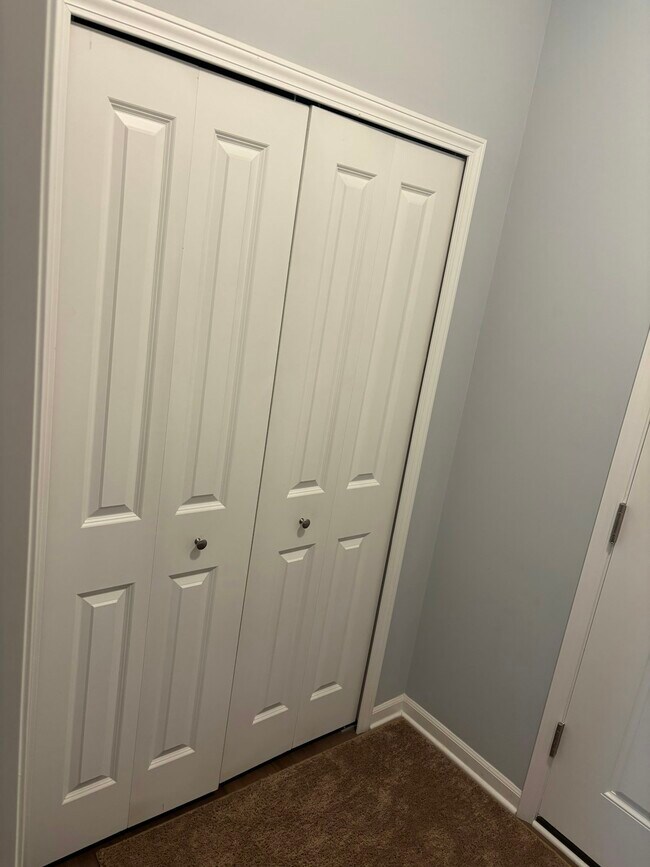 Building Photo - 2142 Hidden Ridge Dr