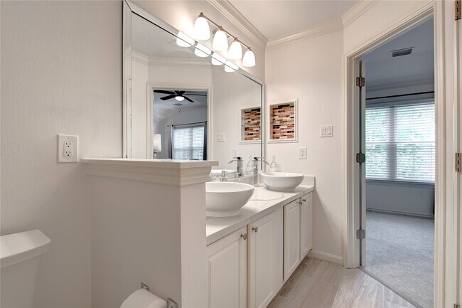 Building Photo - 35 N Walden Elms Cir