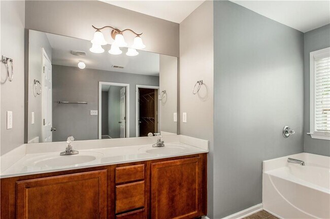 Building Photo - 1345 Winshire Cove