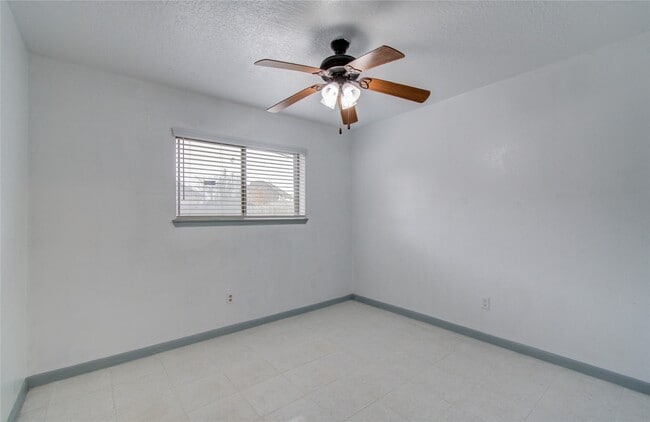 Building Photo - 2538 Knights Cir