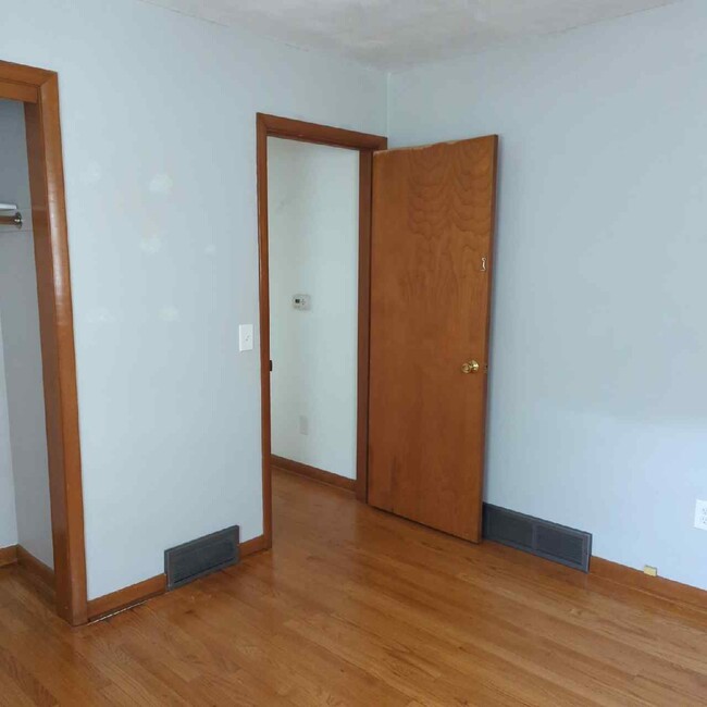 Building Photo - 3842 Meachem Rd