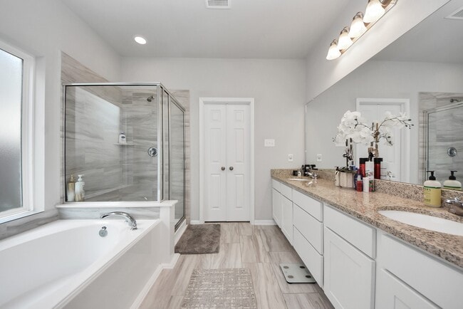 Building Photo - 8819 Cabin Loft Ln