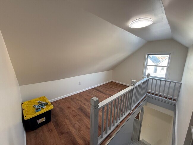 Building Photo - 129 W 20th St