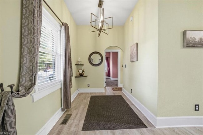 Building Photo - 1325 W Little Creek Rd