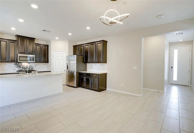 Building Photo - 932 Lotus Falls St
