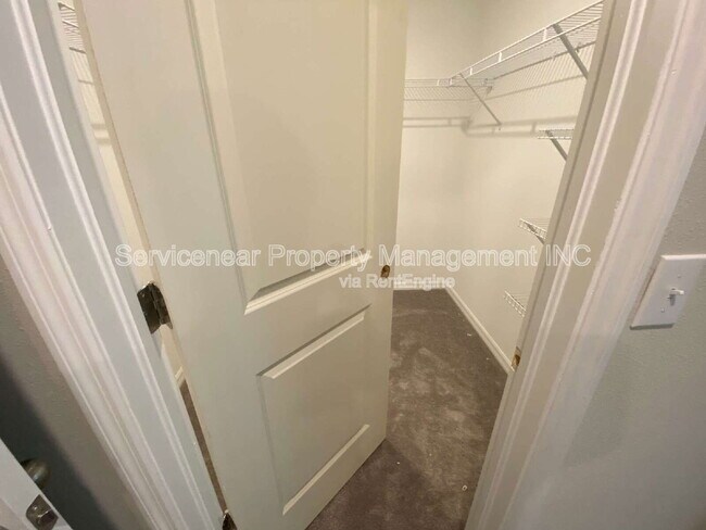 Building Photo - 11852 Dumaine Valley Rd