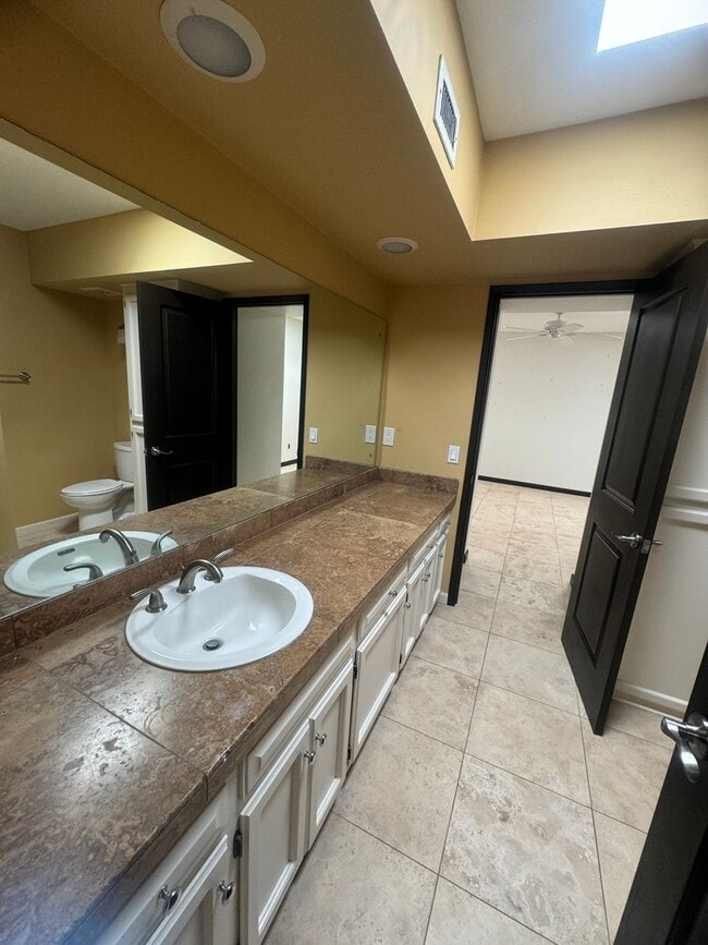 Building Photo - Sophisticated Catalina Foothills Sanctuary: Premium 3-Bedroom Townhome with 2-Car Garage