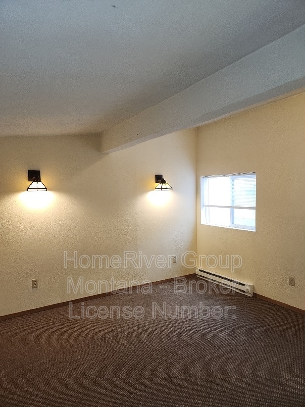 Building Photo - 529 Brooks St