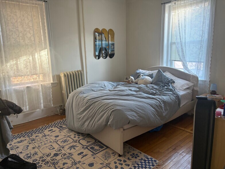 Building Photo - 62 Egmont St