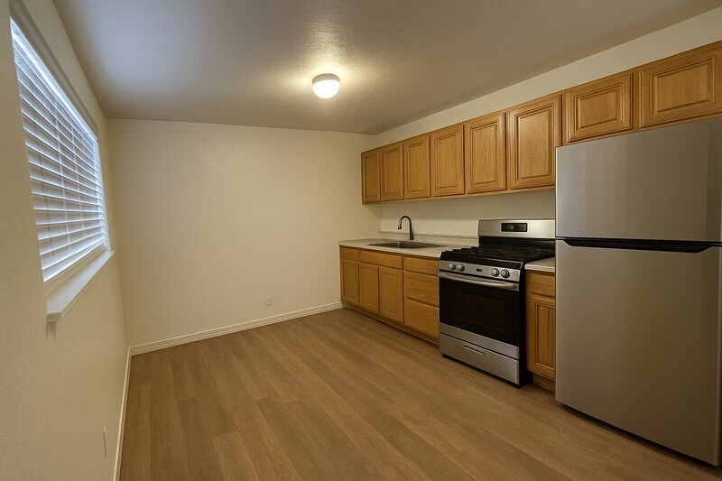 Building Photo - 99 S 600 E
