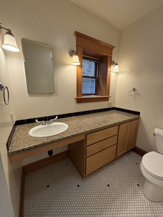 Building Photo - 431thompson