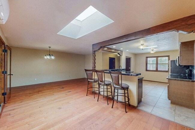 Building Photo - 501 Calle De