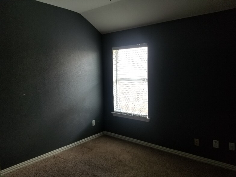 Building Photo - 515 Creekside Dr