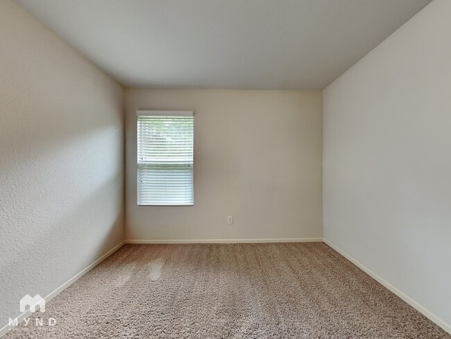 Building Photo - 9168 Pleasant Valley Dr