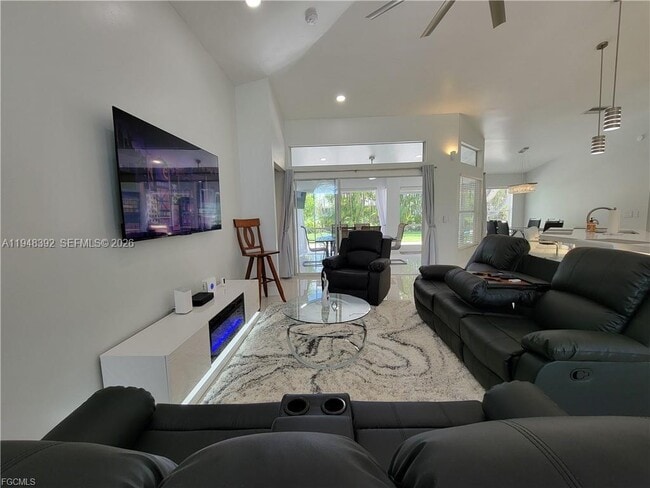 Building Photo - 237 SW 47th St