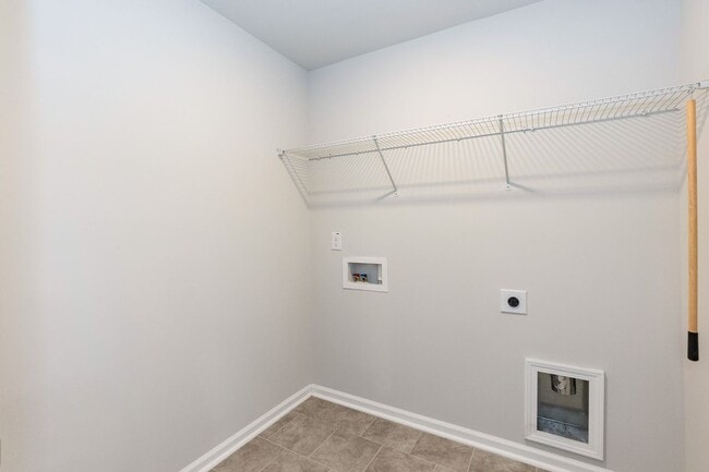 Building Photo - Move In Ready Three Bedroom Home!