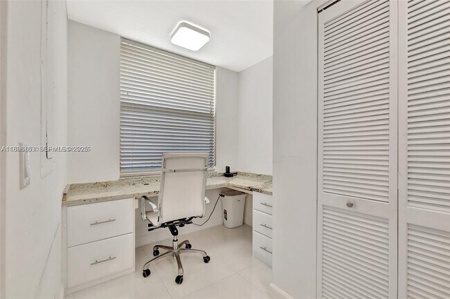 Building Photo - 9650 S Ocean Dr