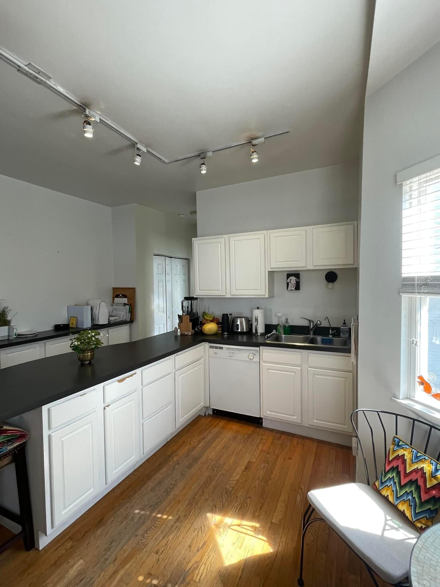 Building Photo - 3306 N Damen Ave