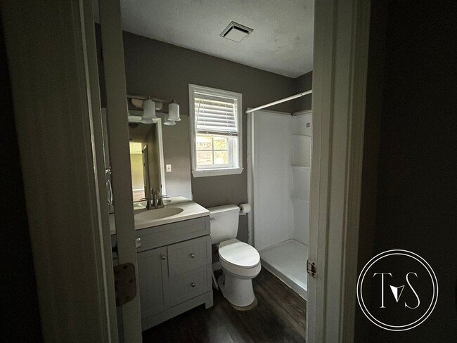 Building Photo - 982 White Cir