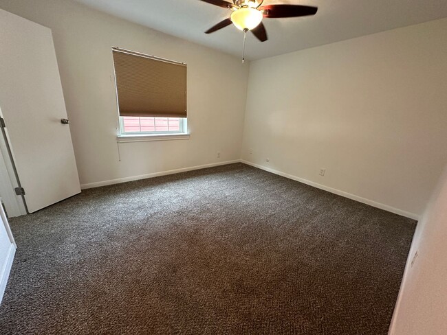 Building Photo - 3 Bedroom 2.5 Bath Townhome near Memorial ...