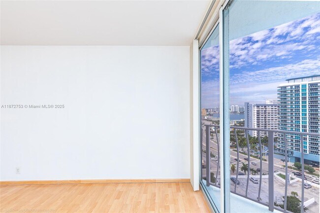 Building Photo - 7601 E Treasure Dr