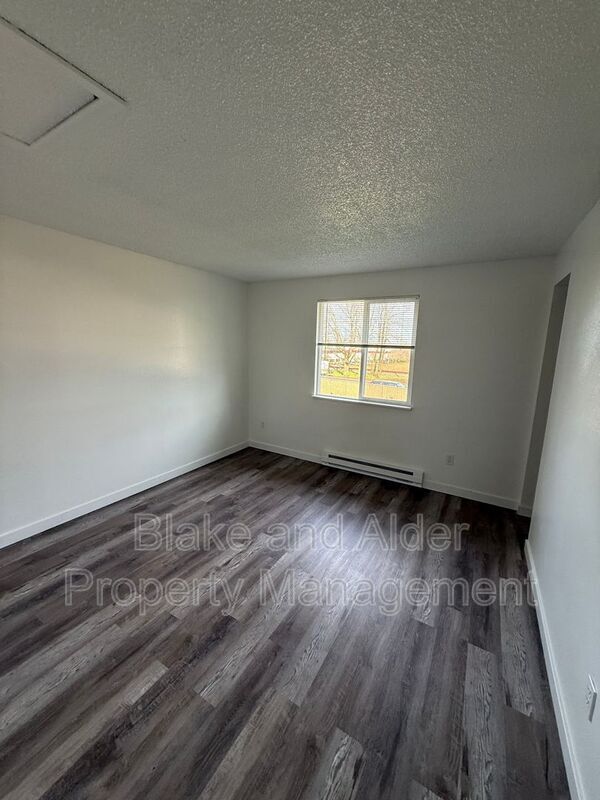 Building Photo - 3849 NE 152nd Ave