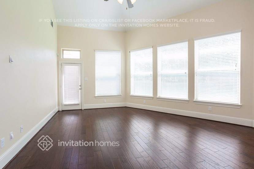Building Photo - 1307 Ainsley Way Dr