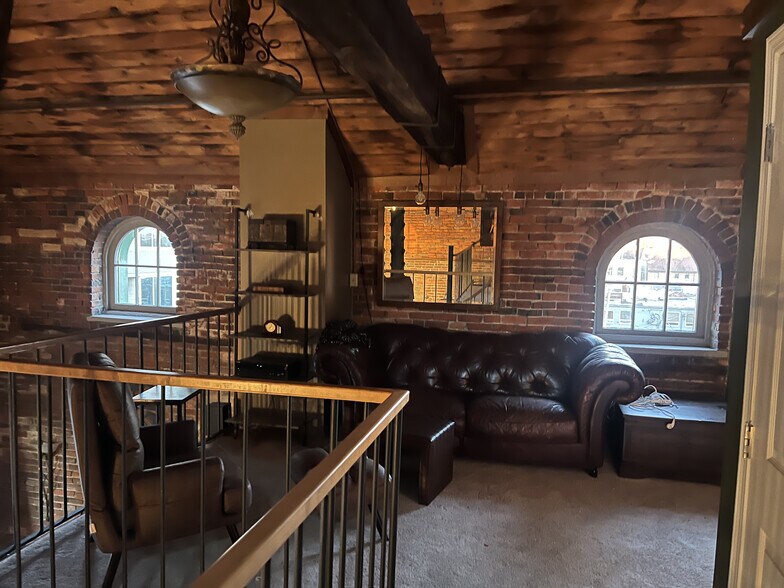 Building Photo - 51 W Blenkner St