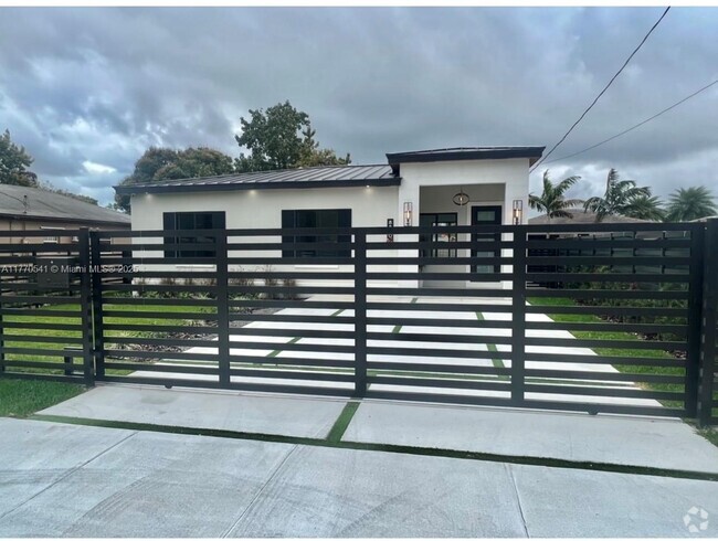 Building Photo - 8880 SW 126th Ter