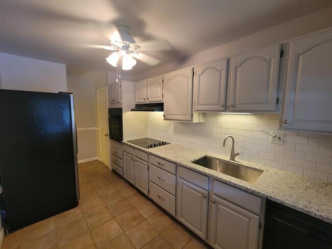 Building Photo - 8587 Morven Rd