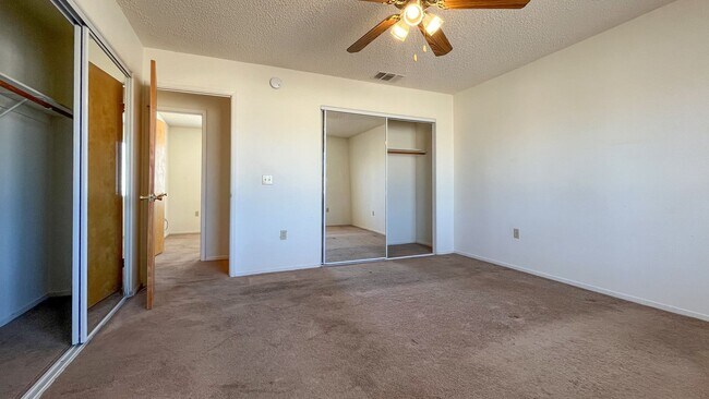 Building Photo - Cute 3 Bedroom 2 Bathroom Home