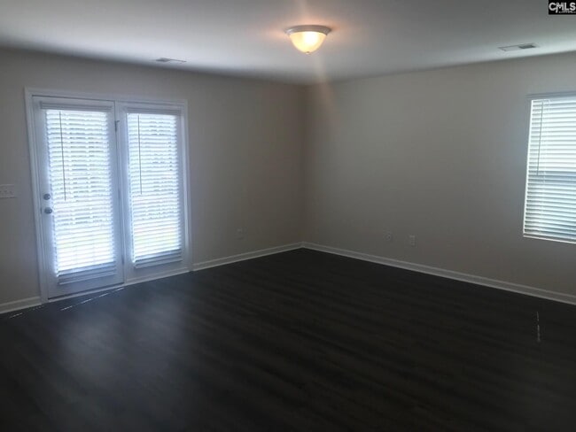 Building Photo - 1065 Roscoe Rd