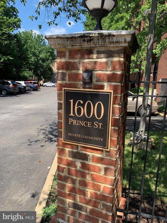 Building Photo - 1600 Prince St