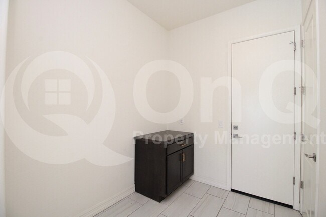 Building Photo - 7330 E Vista Bonita Dr