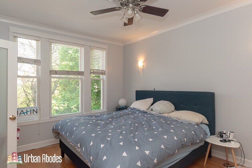 Building Photo - 3144 N Oakley Ave