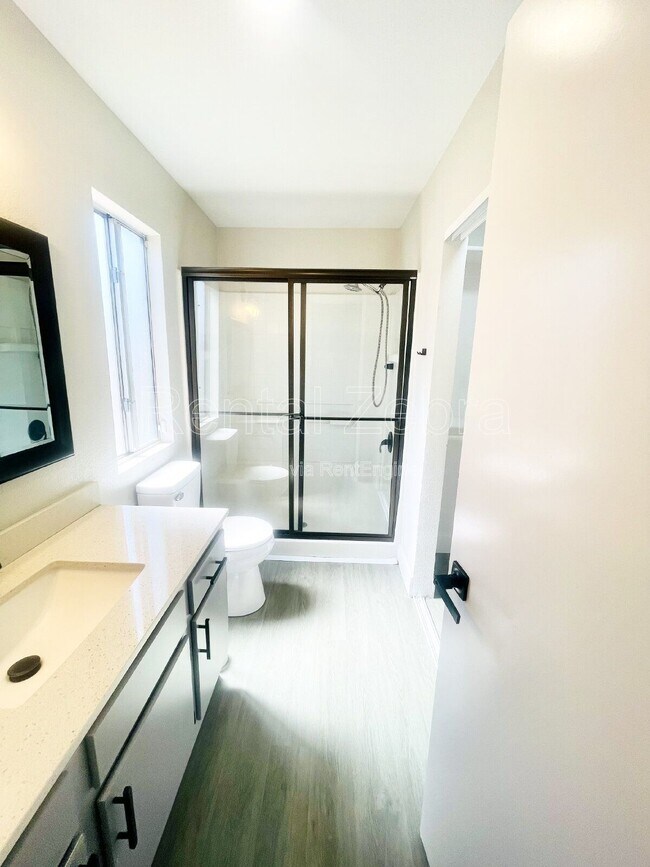 Building Photo - 423 El Portal Ct
